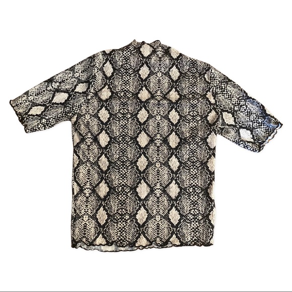 Snakeskin print mock neck top - Picture 3 of 3